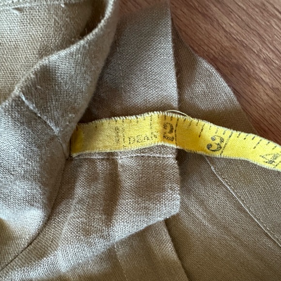 Reformation “Sterling” Safari Shorts in khaki linen. (Size 8) - Picture 6 of 6